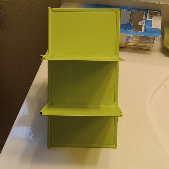 Divider/organizer..6spots..metal lime green.perfect condition but fast! - Picture 3 of 4